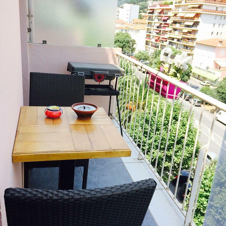 Chambre Dans Guest House Borrigo Menton Kültér fotó